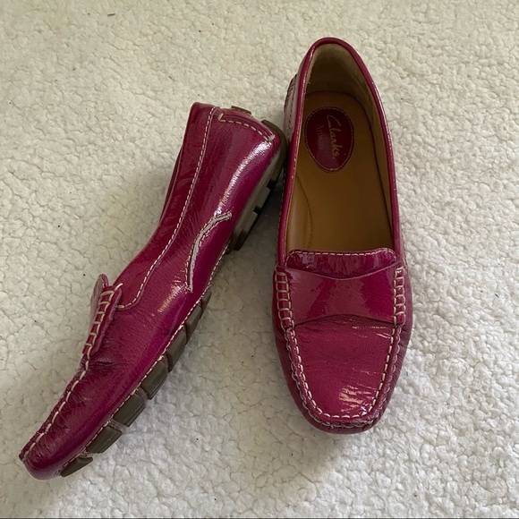 ✅DONATED✅Clark’s Patent Leather Artisan Fuchsia Loafers - Picture 2 of 7